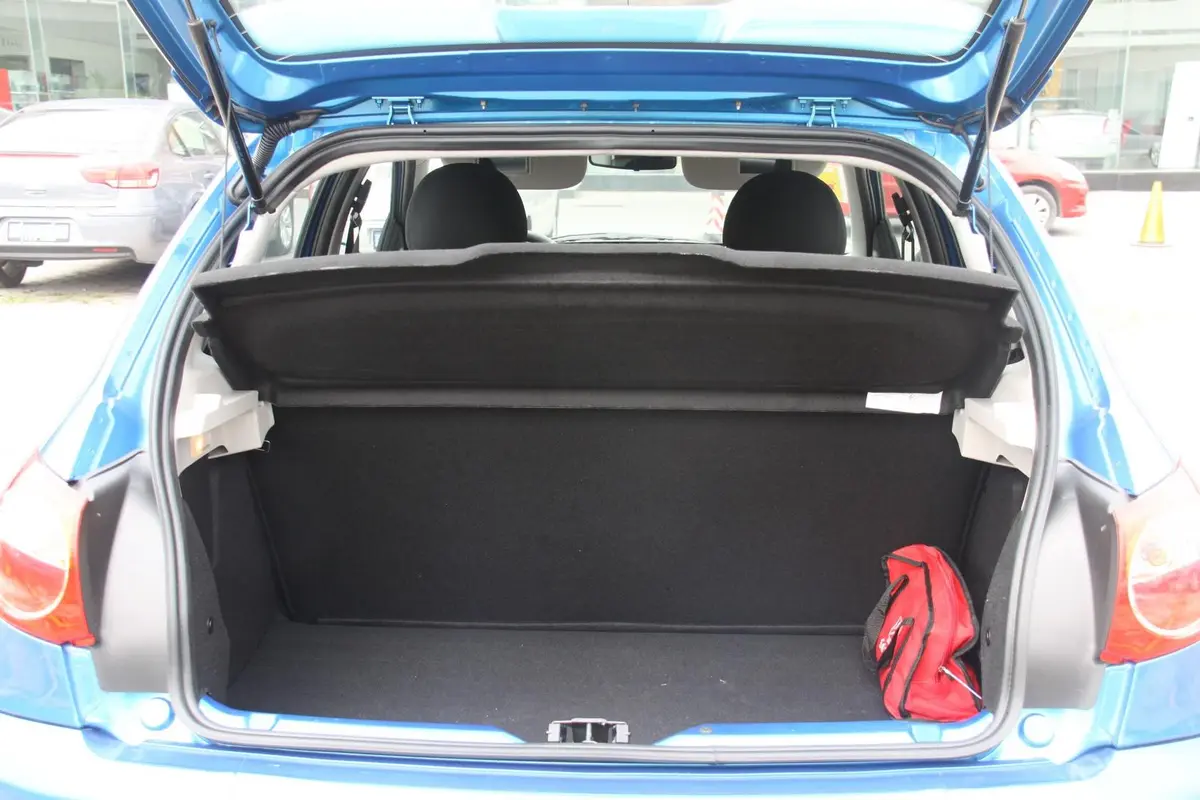 雪铁龙C21.6L 自动 运动型行李箱空间