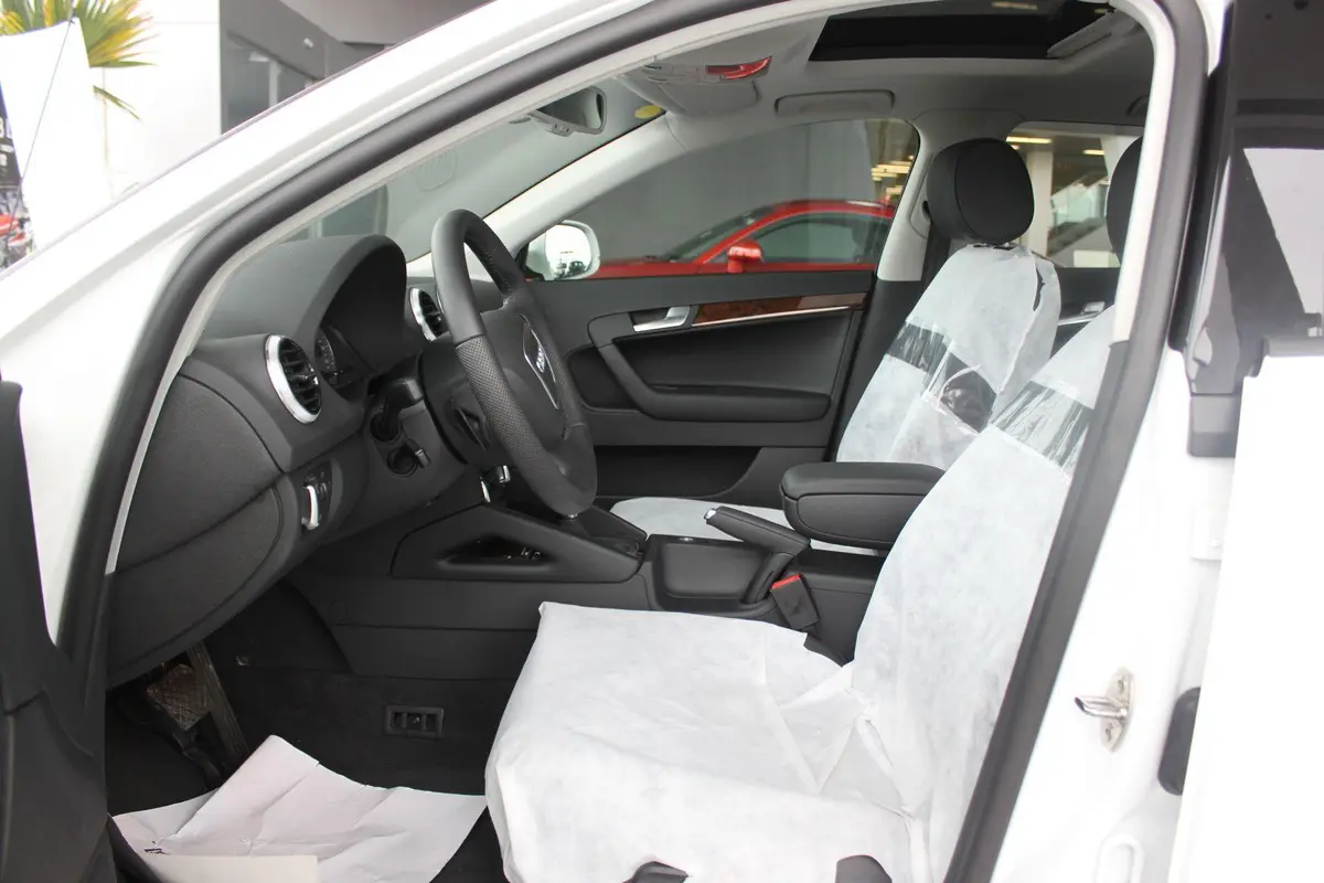 奥迪A3(进口)Sportback 1.8T 自动 豪华型前排空间