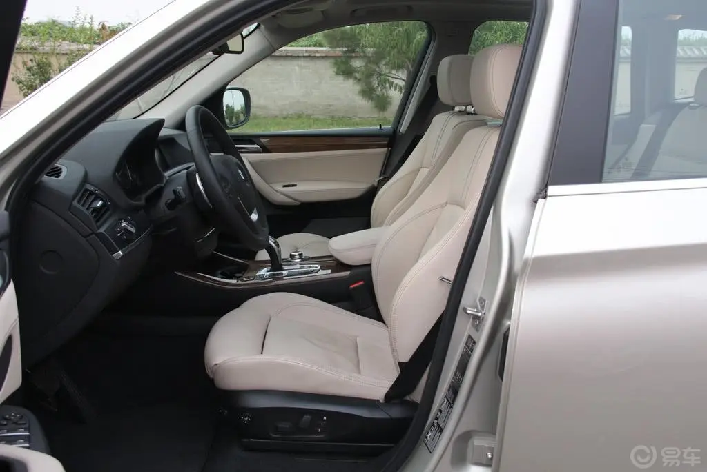 宝马X3(进口)xDrive35i 豪华型前排空间