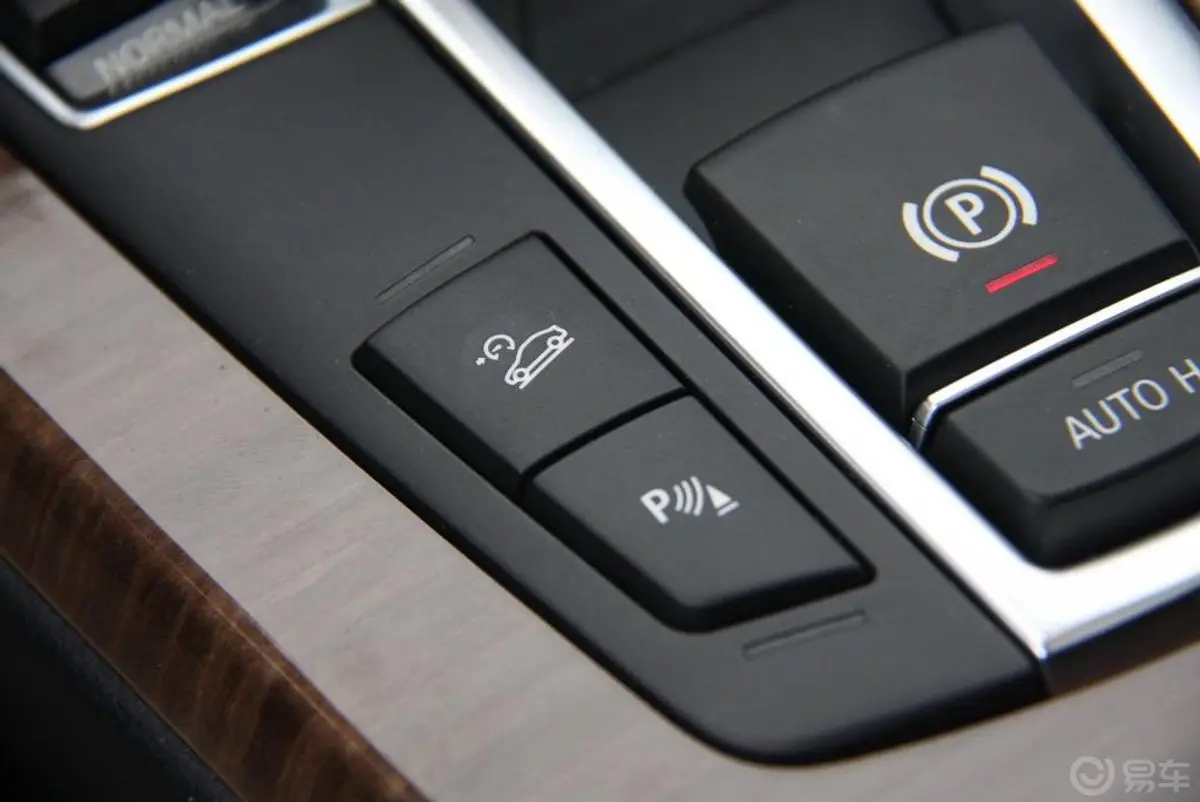 宝马X3(进口)xDrive35i 豪华型下坡辅助控制键