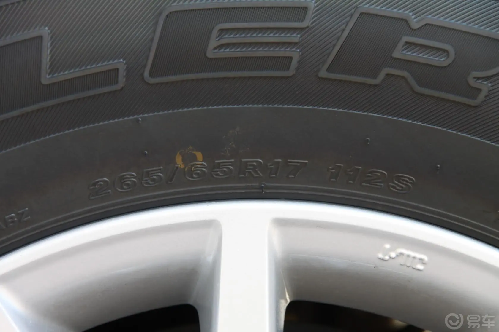 帕杰罗·劲畅(进口)3.0L 自动 豪华导航版轮胎规格