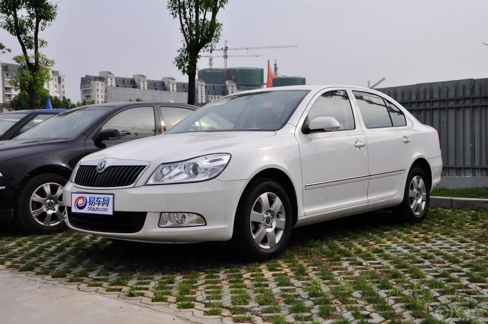 明锐1.6L 16V 手自动一体 逸俊版外观