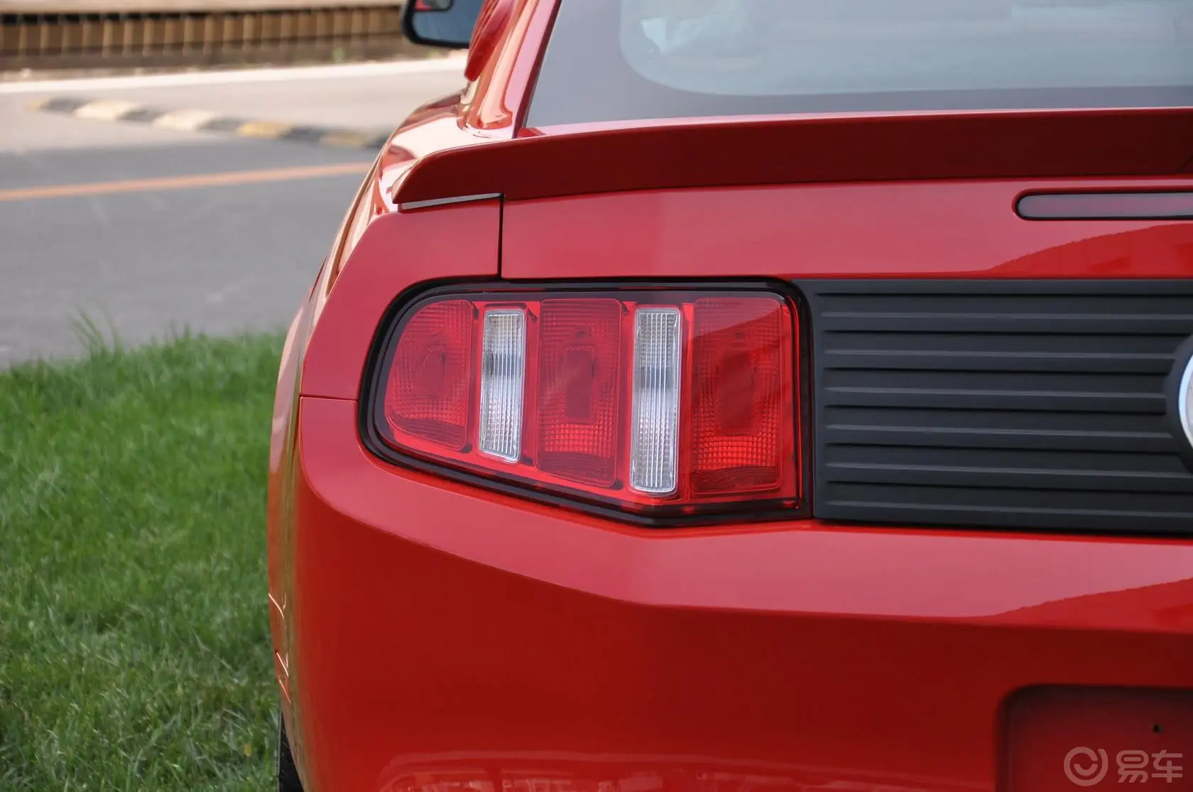 Mustang3.7L 自动 俱乐部版 硬顶尾灯侧45度俯拍