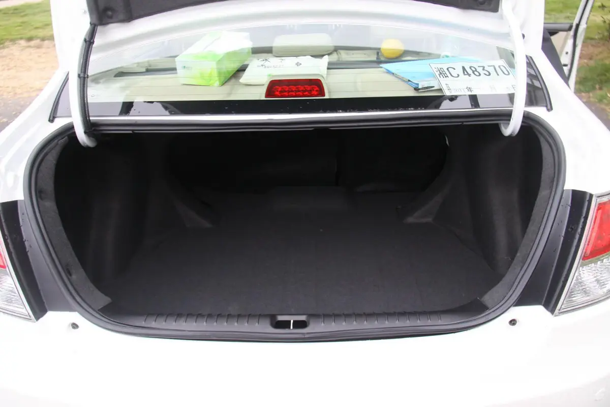 吉利GC71.8L 自动 DVVT 舒适型行李箱空间