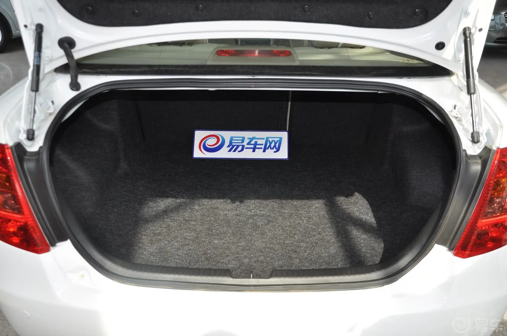 奔腾B501.6L 手动 豪华型空间