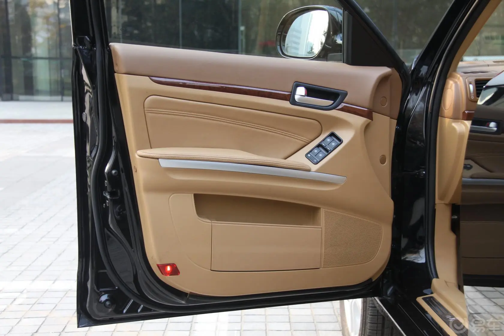 宝利格2.0L 自动 行政版驾驶员侧车门内门板