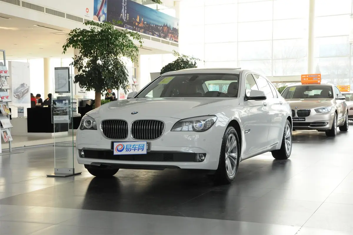 宝马7系730Li 豪华型外观