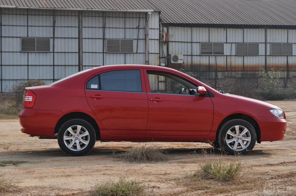 力帆6201.6L CVT 精锐版(LX)外观