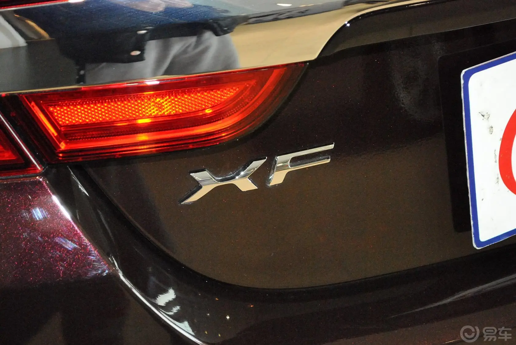 捷豹XF3.0L 手自一体 V6豪华版外观