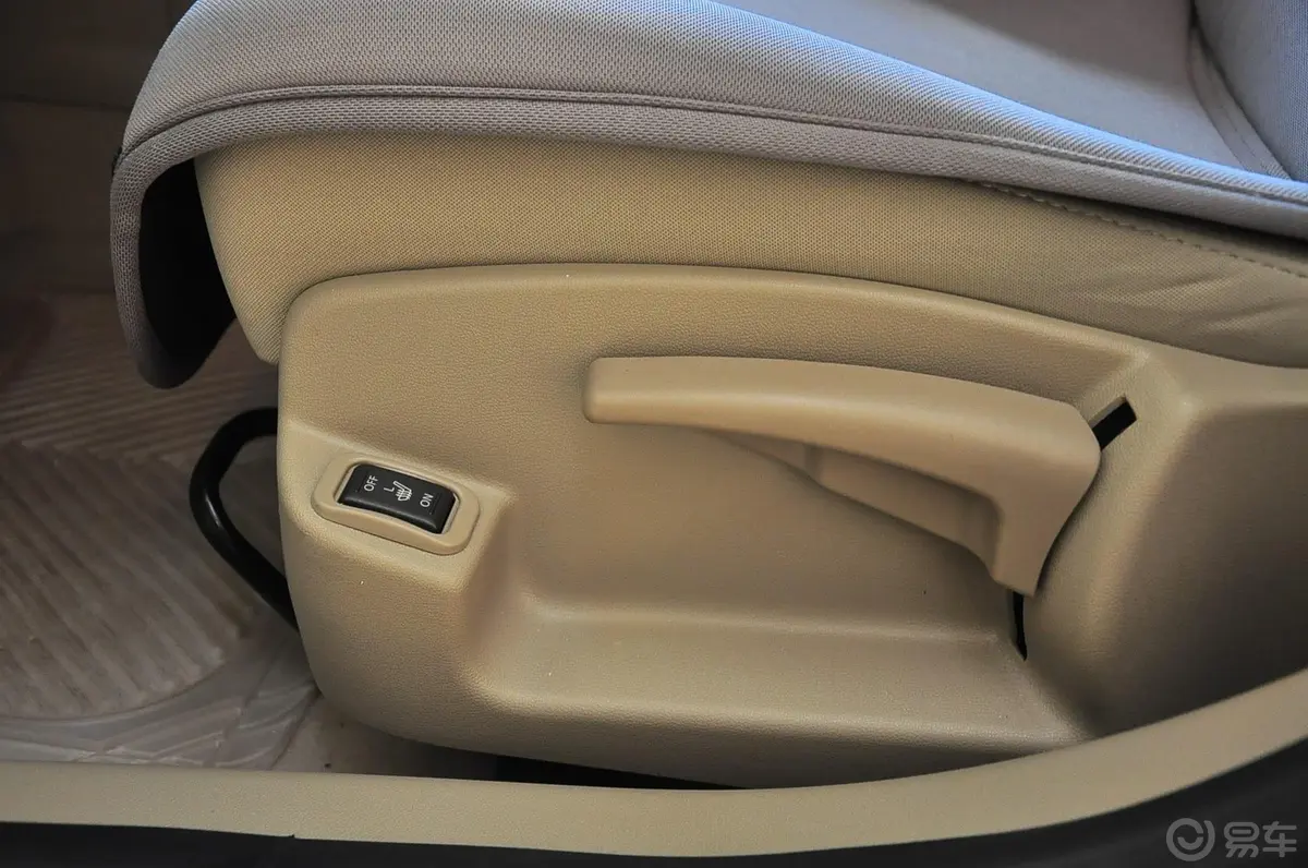 风朗2.0L 自动 标准版座椅调节键