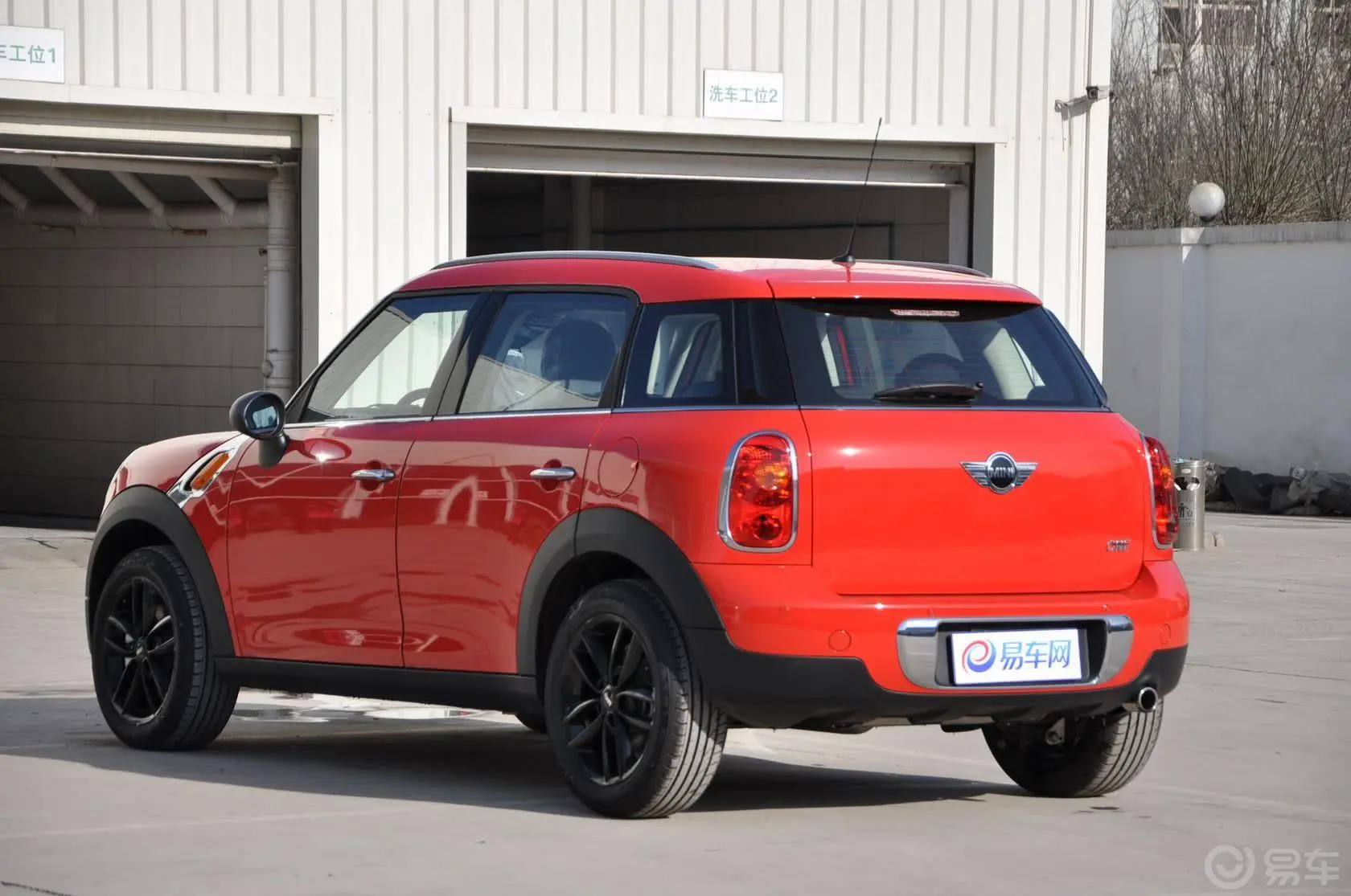 MINI COUNTRYMAN1.6L ONE侧后45度车头向左水平