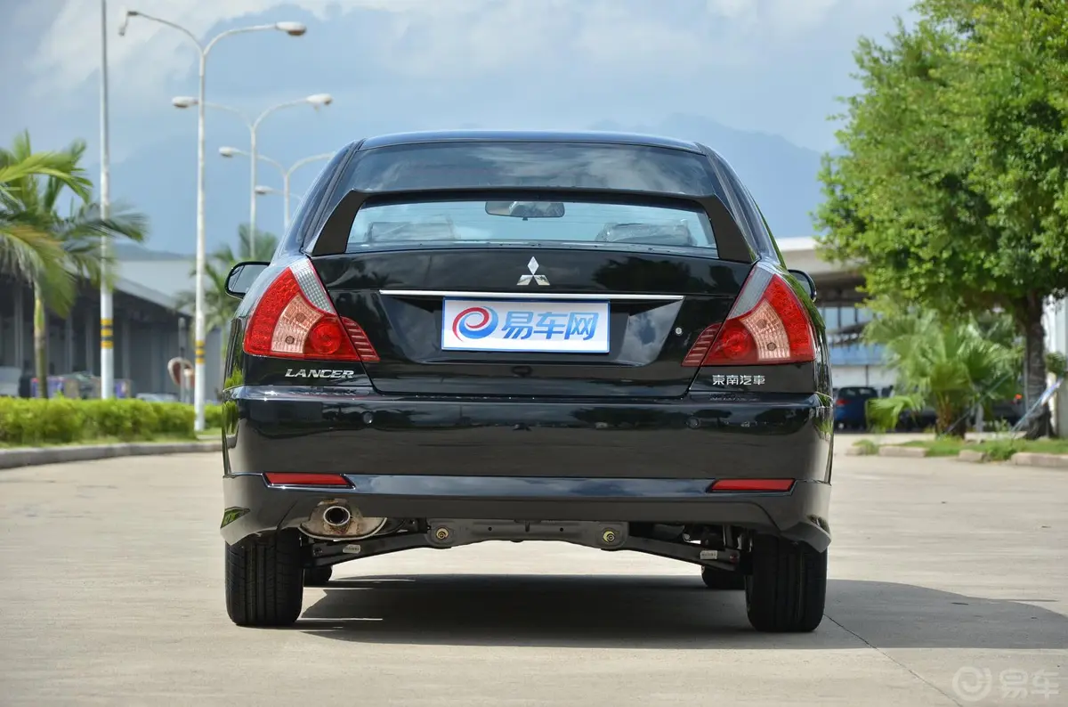 蓝瑟1.6L MT SEI舒适运动型正后水平