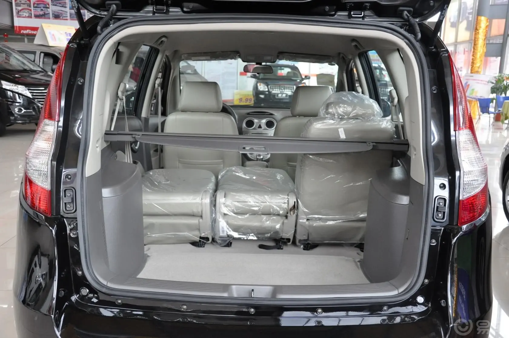 瑞风M21.8L 五座 舒适增配型行李箱空间