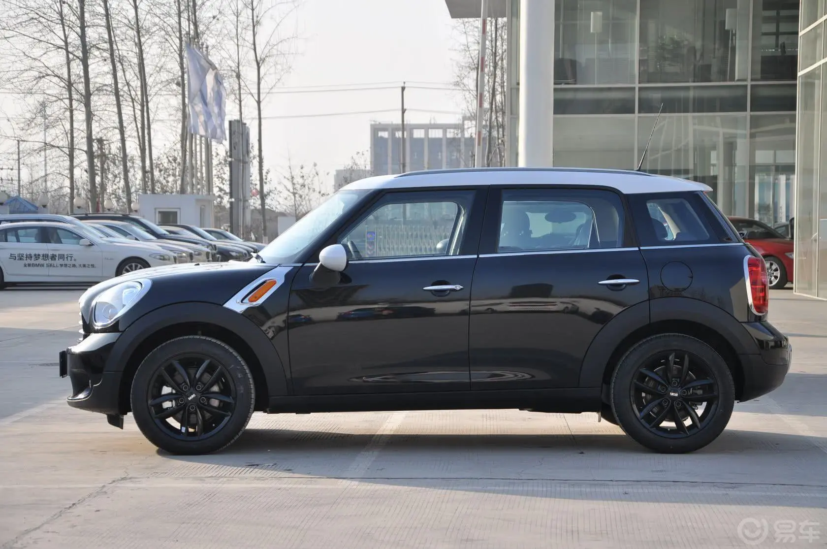 MINI COUNTRYMAN1.6L COOPER Excitement外观