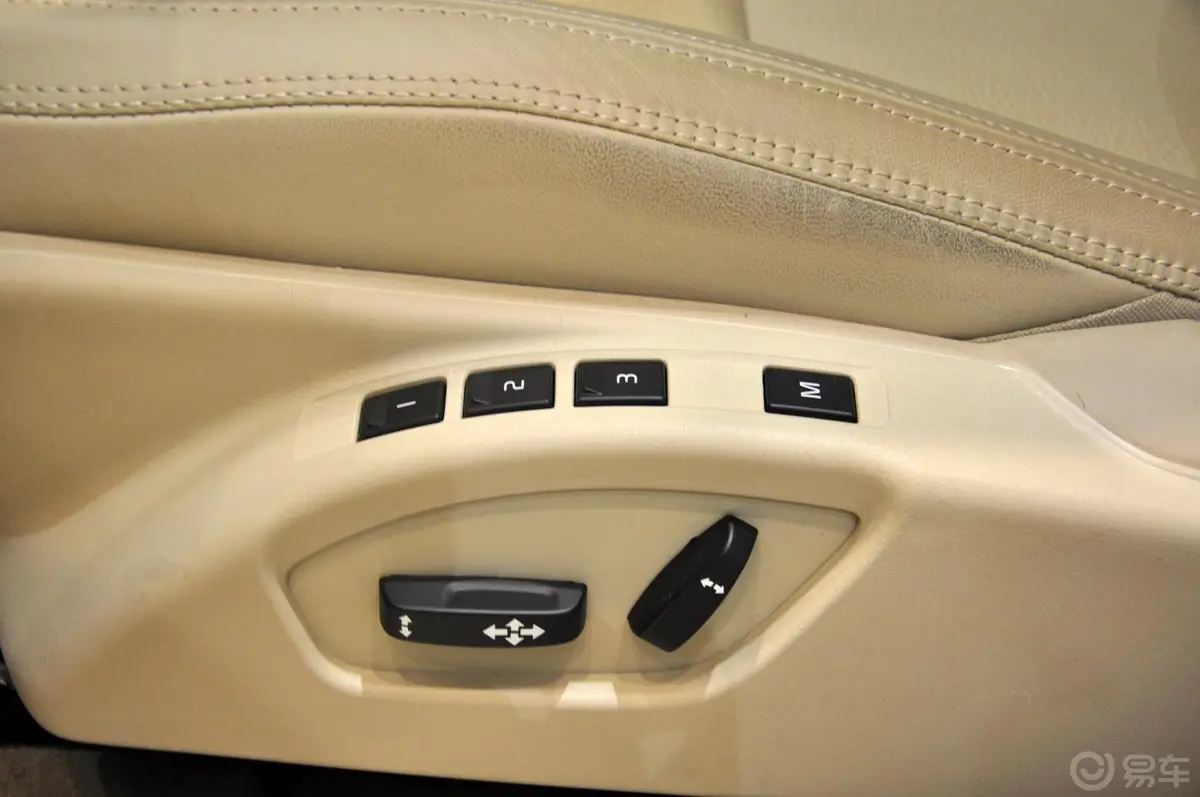 沃尔沃XC60(进口)2.0T T5 智雅版座椅调节键