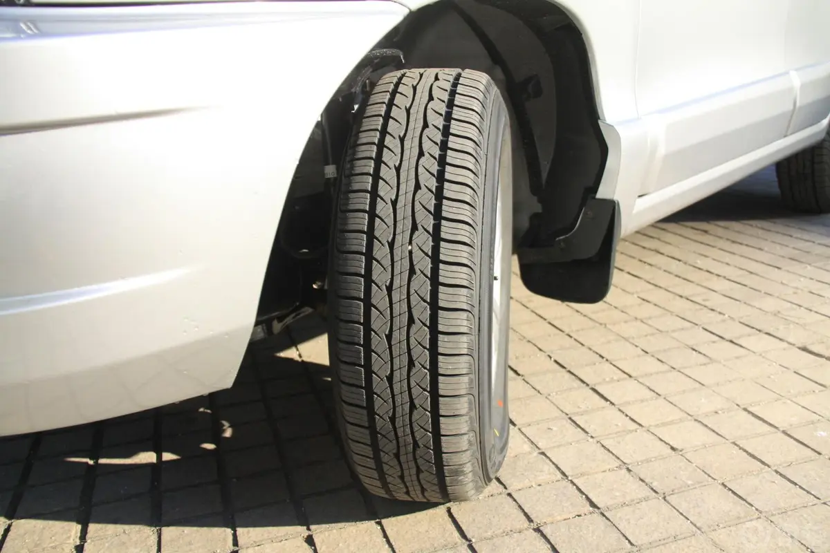 经典圣达菲1.8T 自动 尊贵型 汽油轮胎花纹