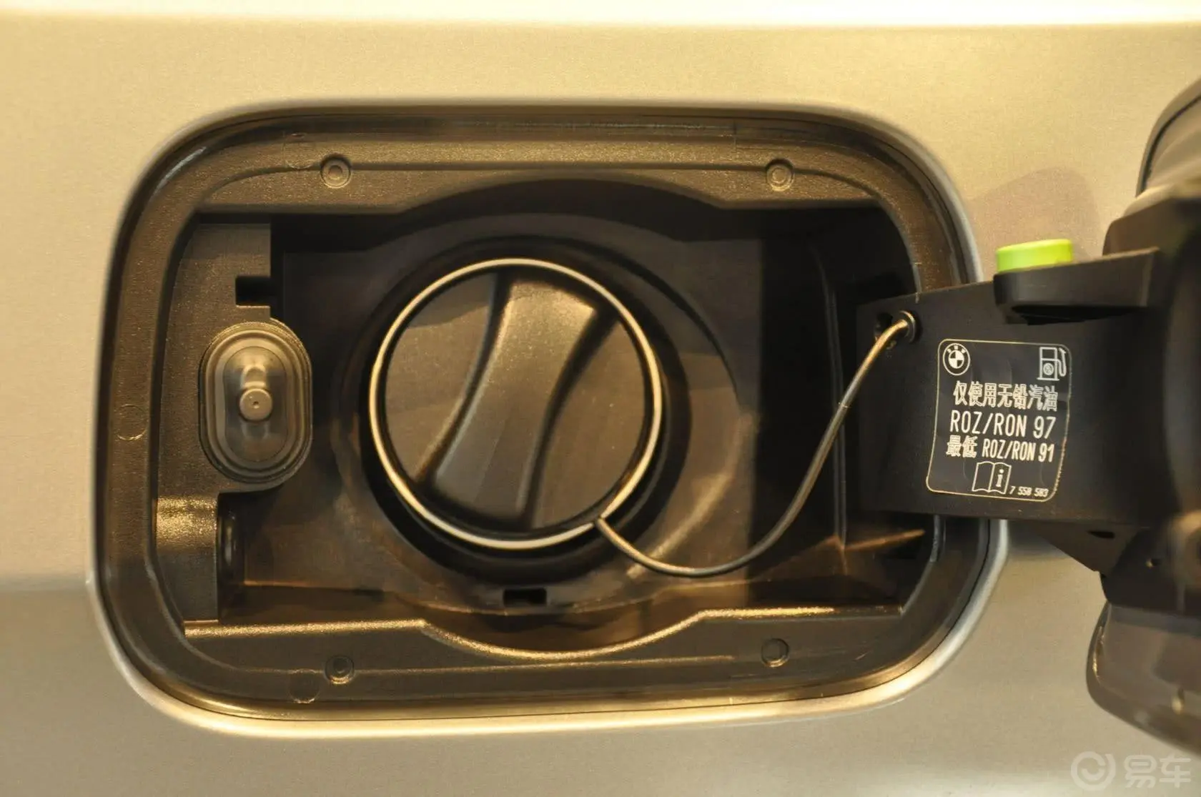 宝马M3双门轿跑车 25周年限量珍藏版油箱盖