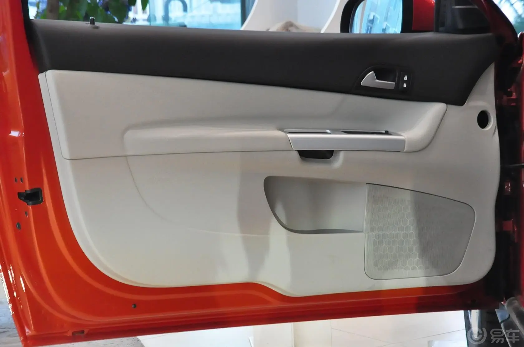 沃尔沃C302.0 Aktiv版+乐动选装包驾驶员侧车门内门板