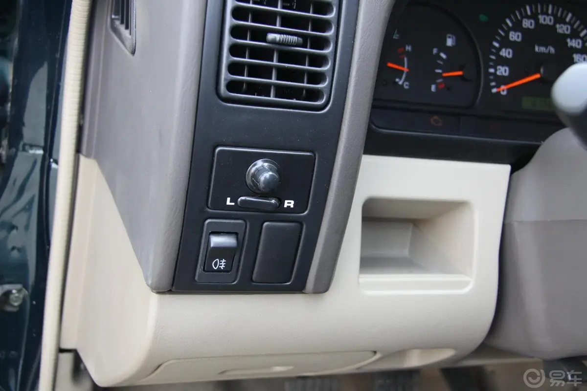 锐骐厢式车2WD ZD30柴油豪华型 国Ⅲ外后视镜控制键