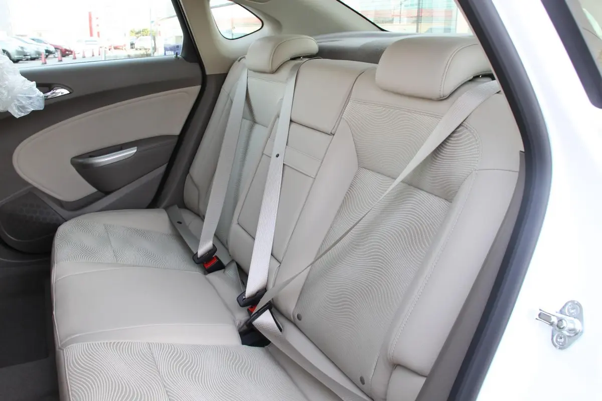 英朗GT 1.6L 自动 舒适天窗版后排座椅