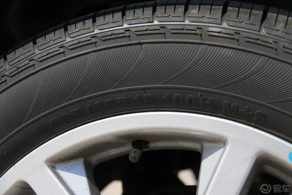 宝利格1.8T 手动 商务版轮胎规格