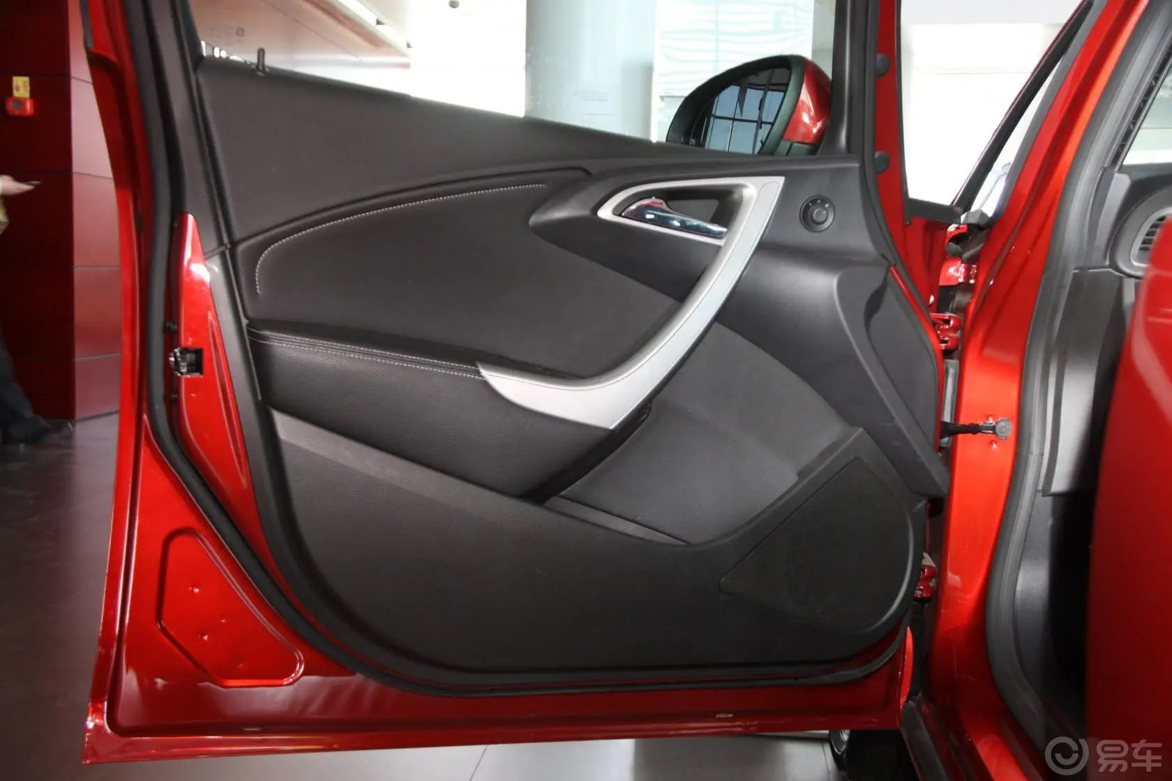 英朗GT 1.6T 自动 时尚运动型 真皮款驾驶员侧车门内门板
