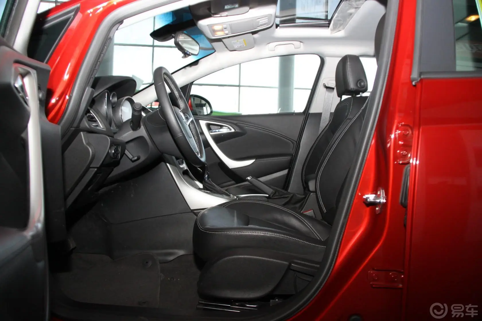 英朗GT 1.6T 自动 时尚运动型 真皮款前排空间