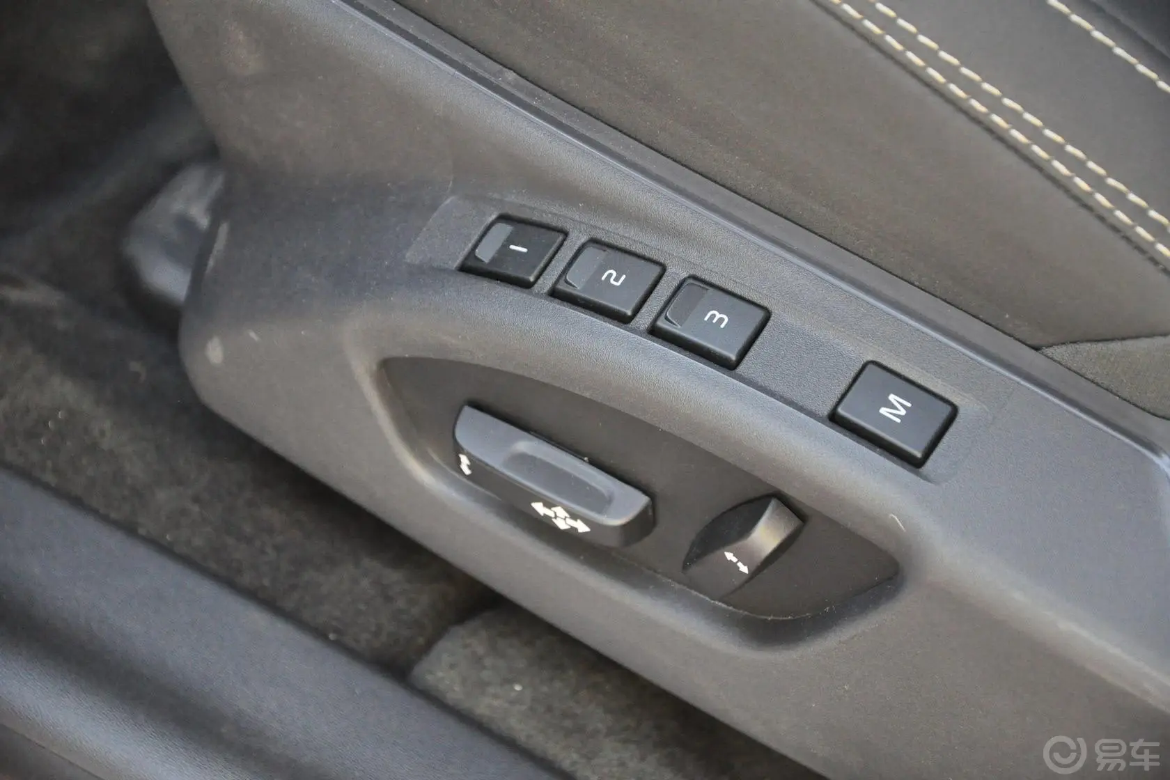 沃尔沃V60T6 R-Design 个性运动版座椅调节键