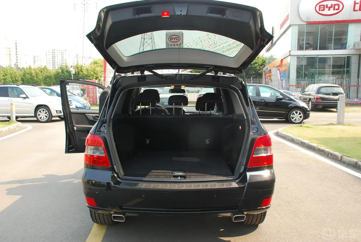 奔驰GLK级GLK 300 3.0L 自动 动感型空间