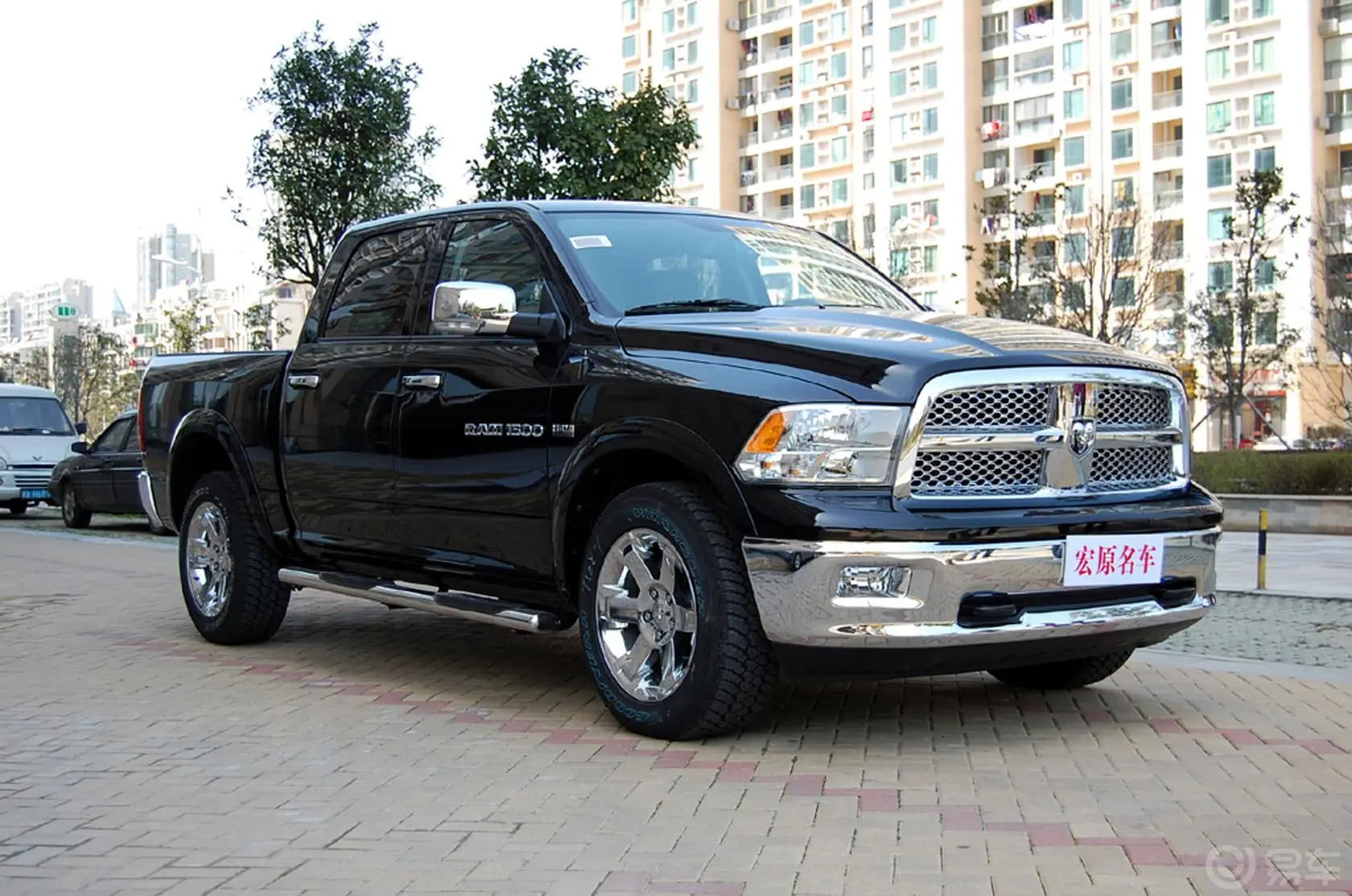 RAM Trucks皮卡RAM1500 5.7L 自动 经典版侧前45度车头向右水平