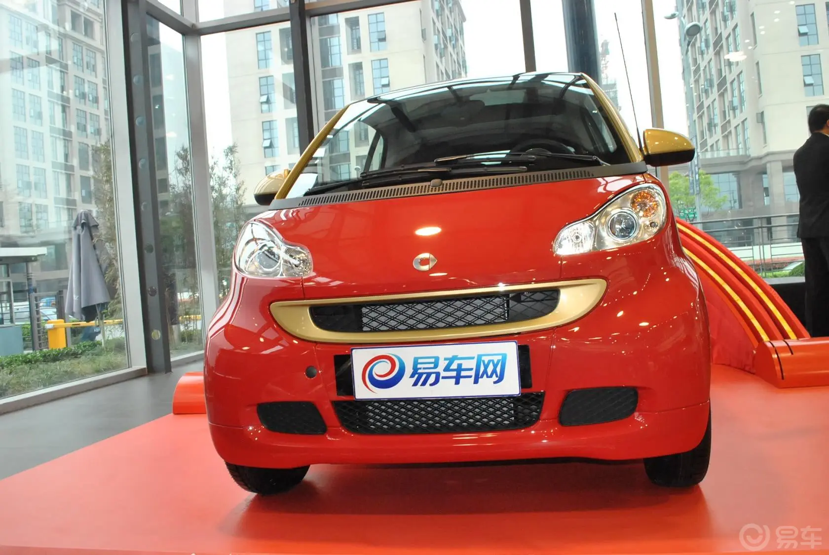 smart fortwo1.0L 龙年特别版外观