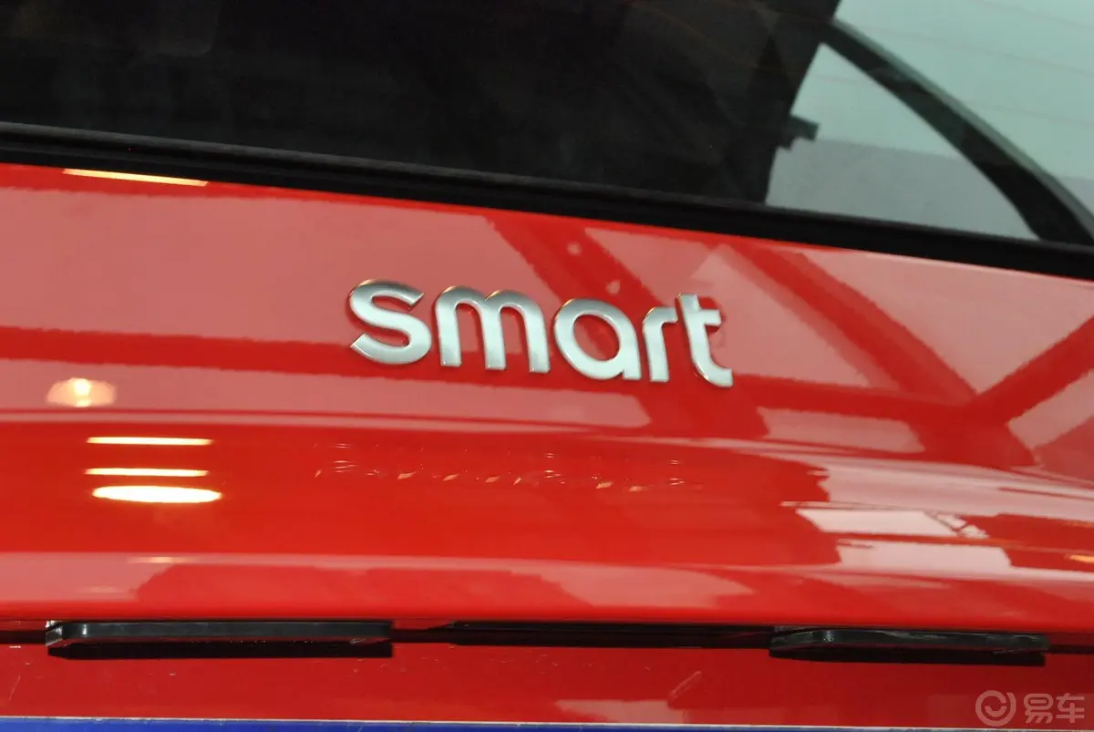 smart fortwo1.0L 龙年特别版尾标