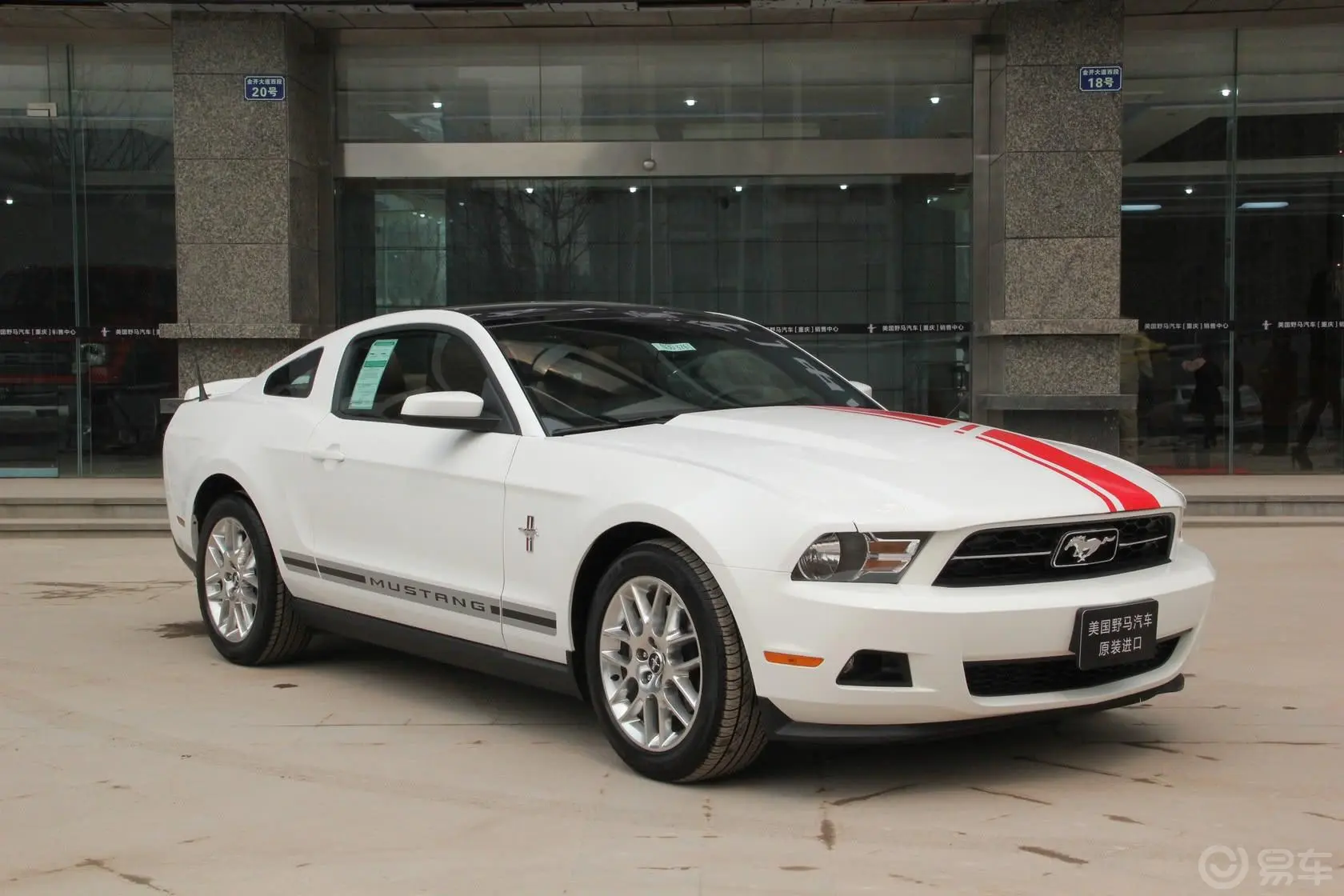 MustangV6 3.7L 自动  豪华版 高配侧前45度车头向右水平