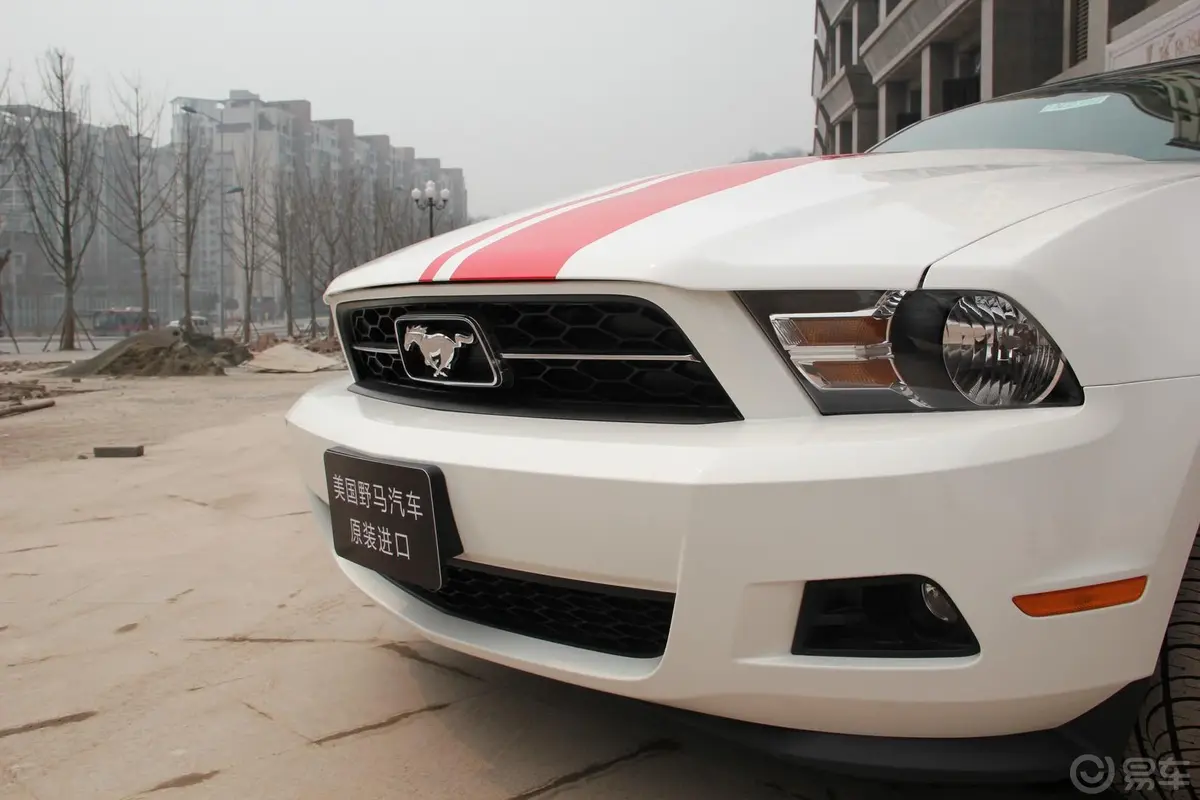 MustangV6 3.7L 自动  豪华版 高配车头局部