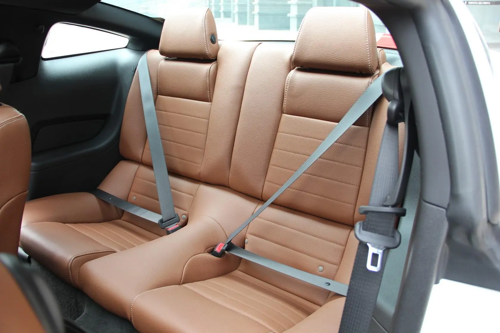 MustangV6 3.7L 自动  豪华版 高配后排座椅