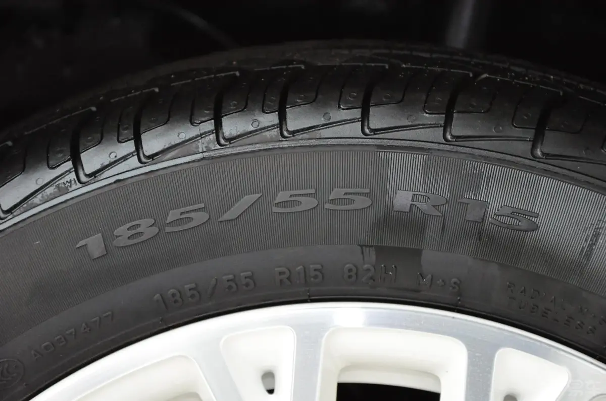 菲亚特5001.4L 自动 GUCCI版轮胎规格