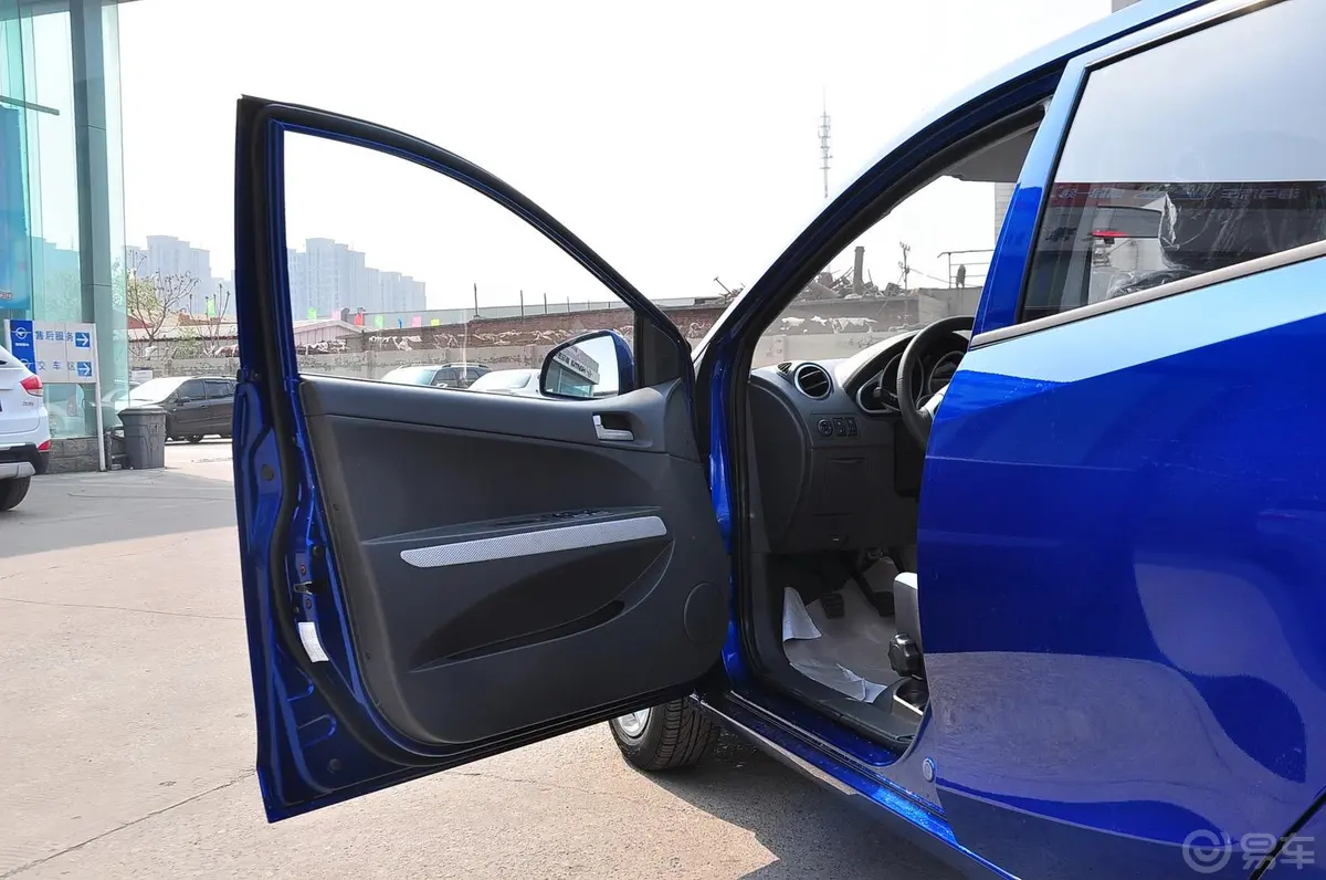 丘比特1.3 GL 手动基本驾驶员侧车门内门板