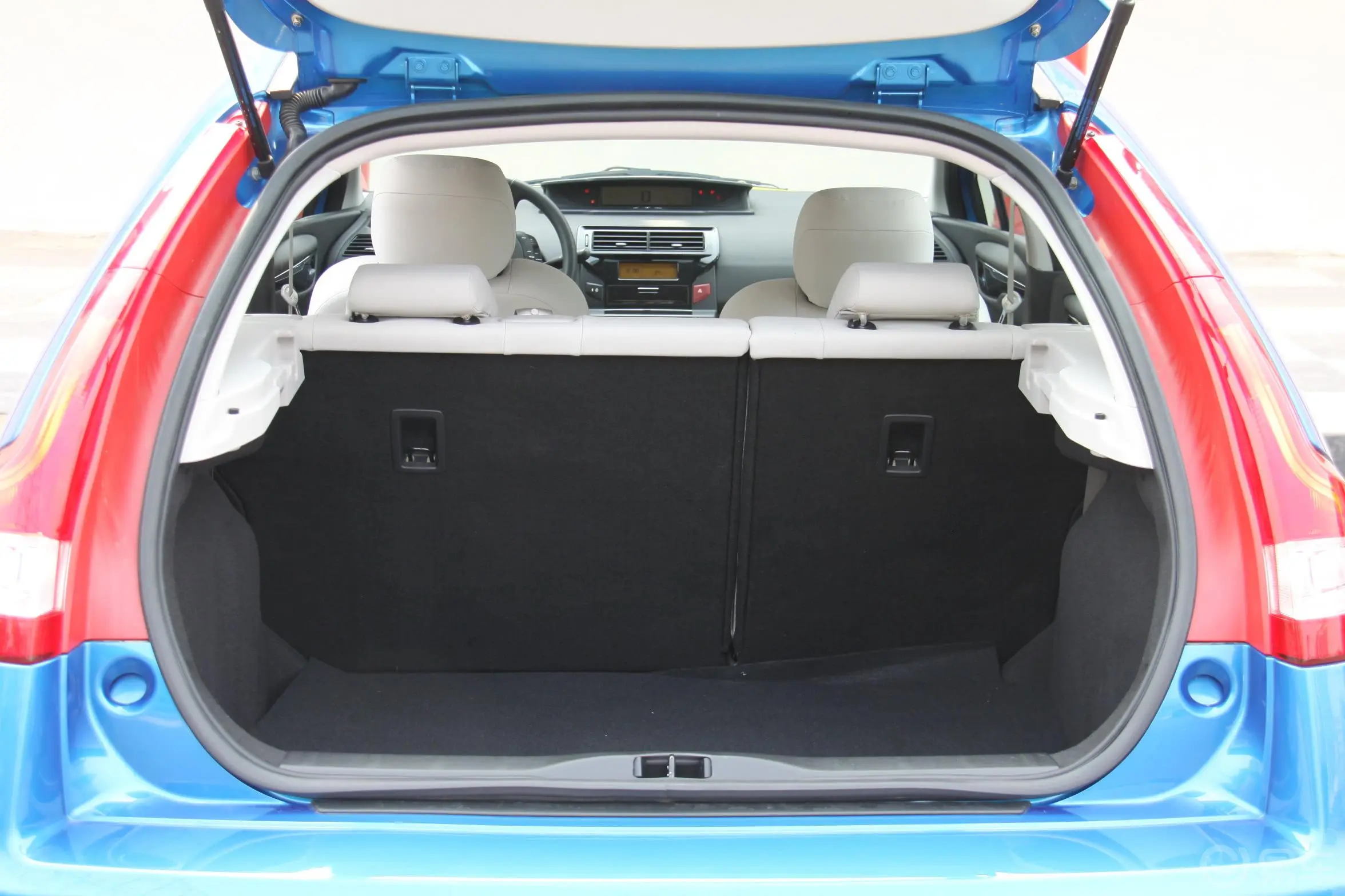 世嘉两厢 1.6L 自动 乐尚型行李箱空间