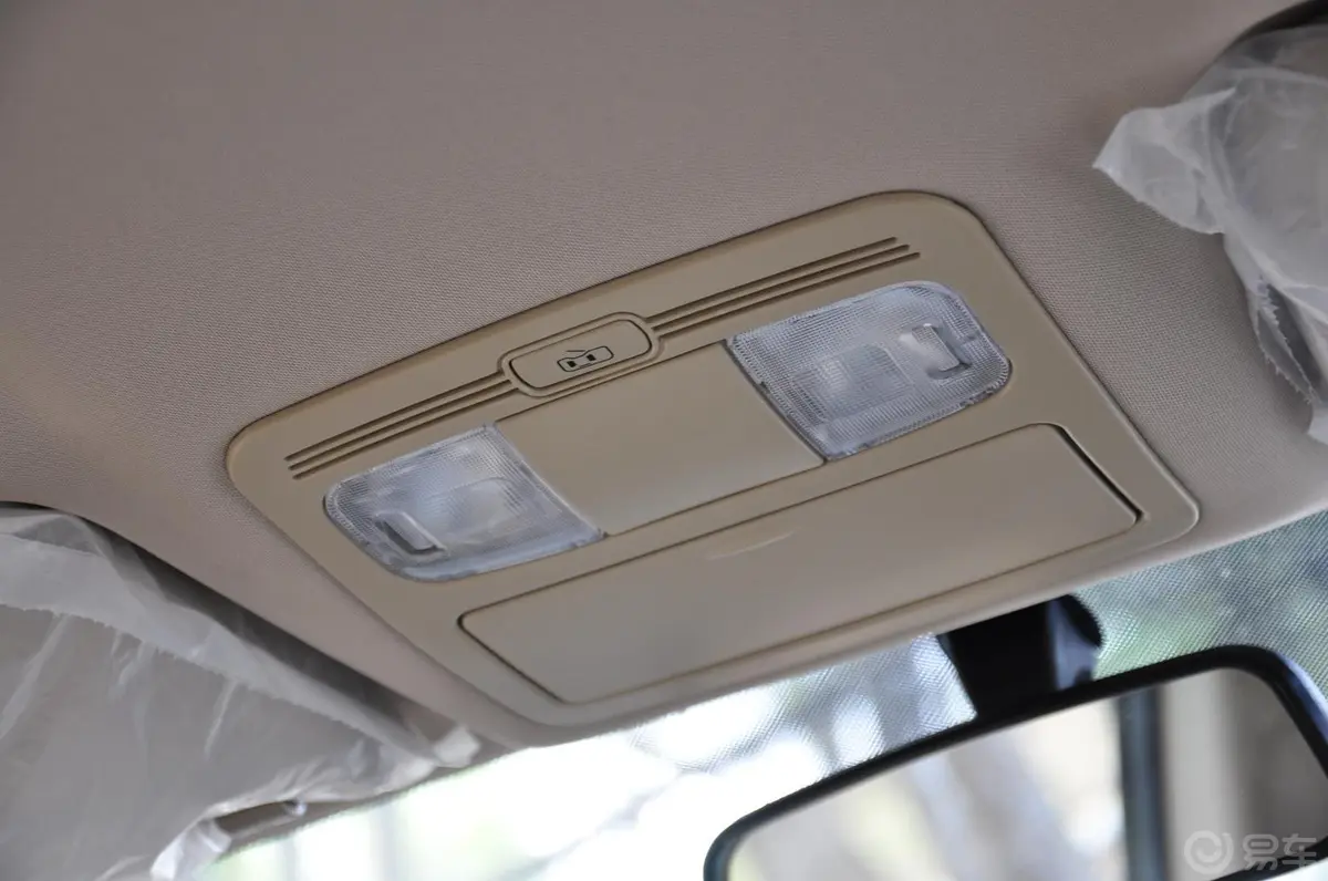 吉利GX71.8L 手动 舒适型前排车顶中央控制区