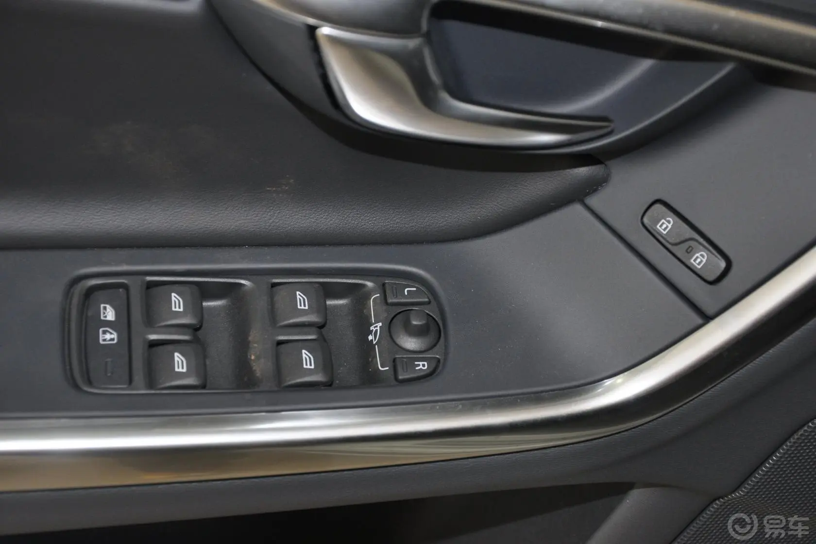 沃尔沃V60T6 R-Design 运动版车窗升降键
