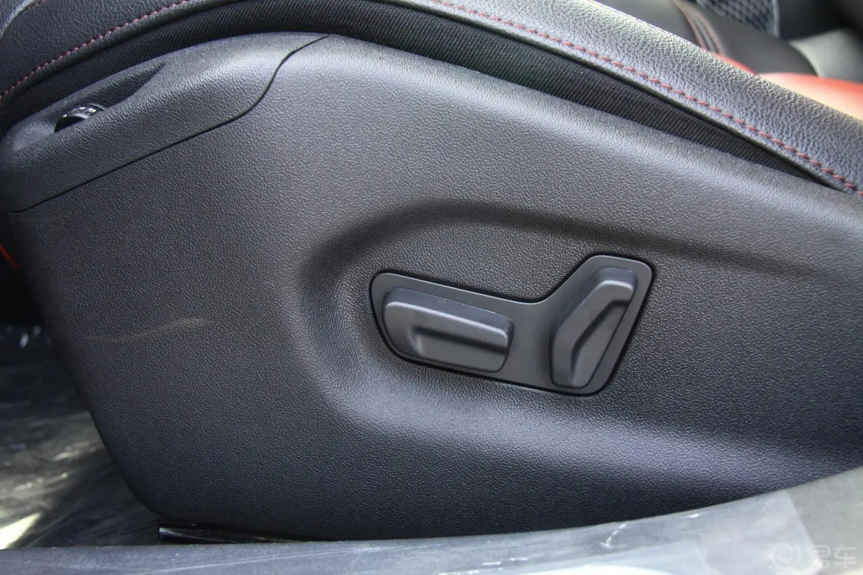 雪铁龙C52.3L 自动 尊贵型 20周年纪念版座椅调节键