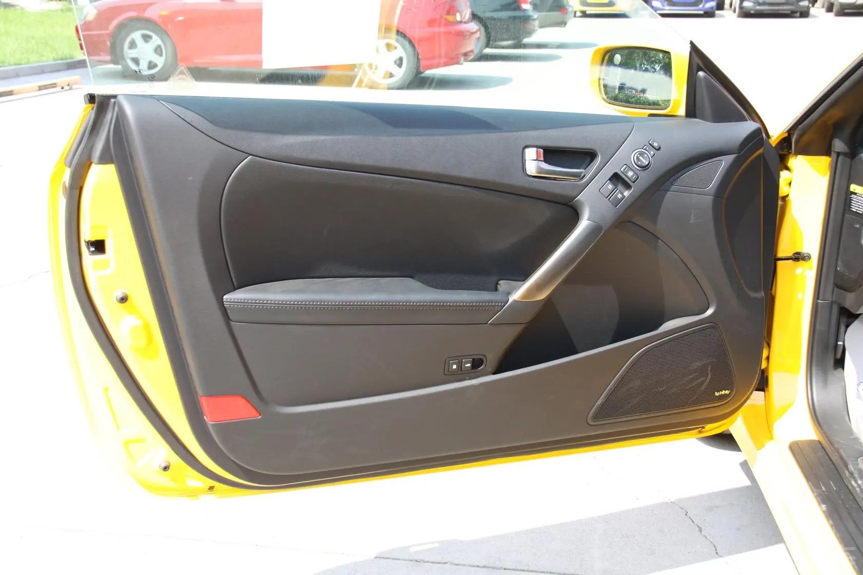 劳恩斯-酷派2.0T 自动 Brembo版驾驶员侧车门内门板