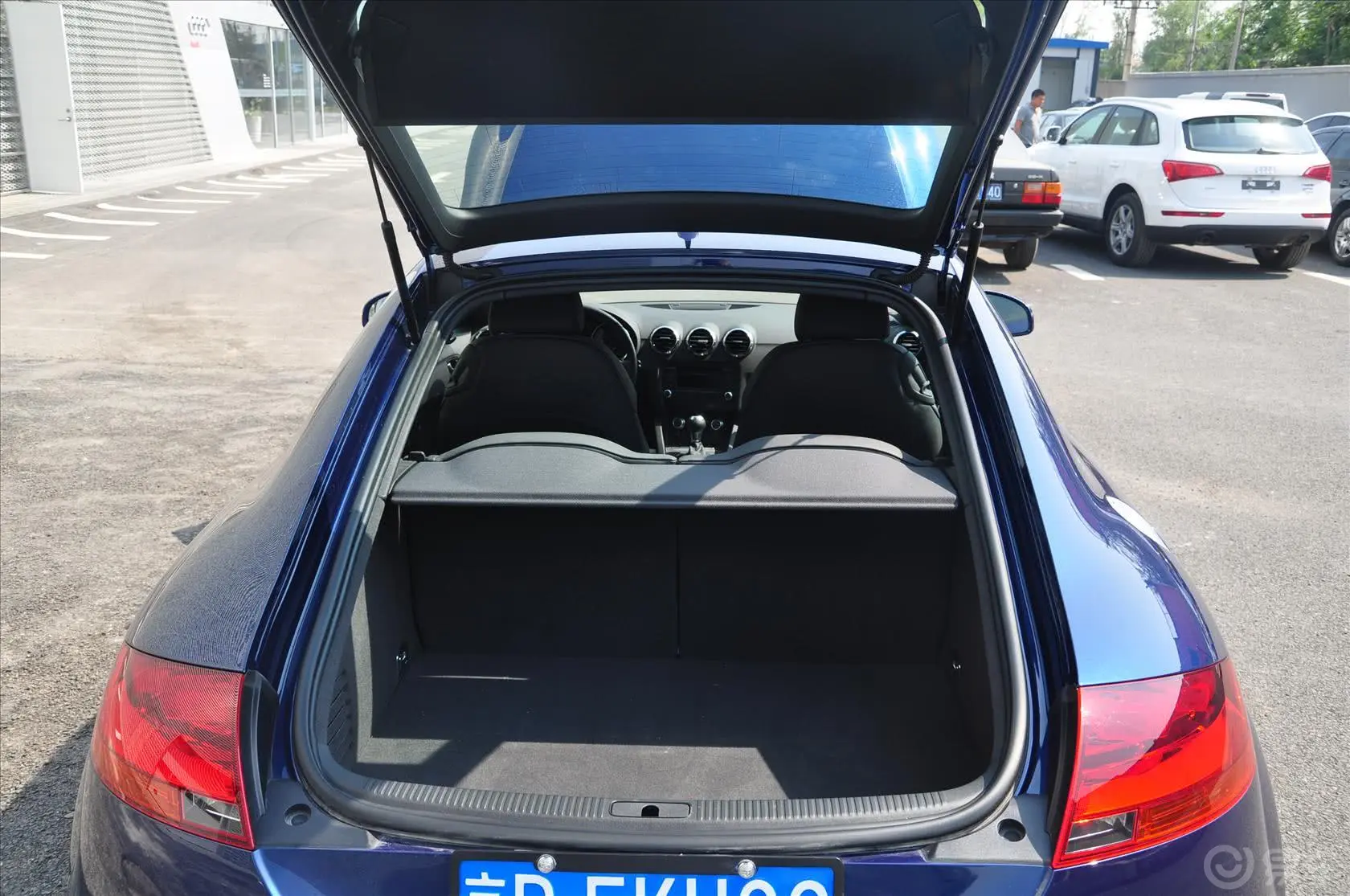 奥迪TTTT Coupe 2.0 TFSI S tronic quattro行李箱空间