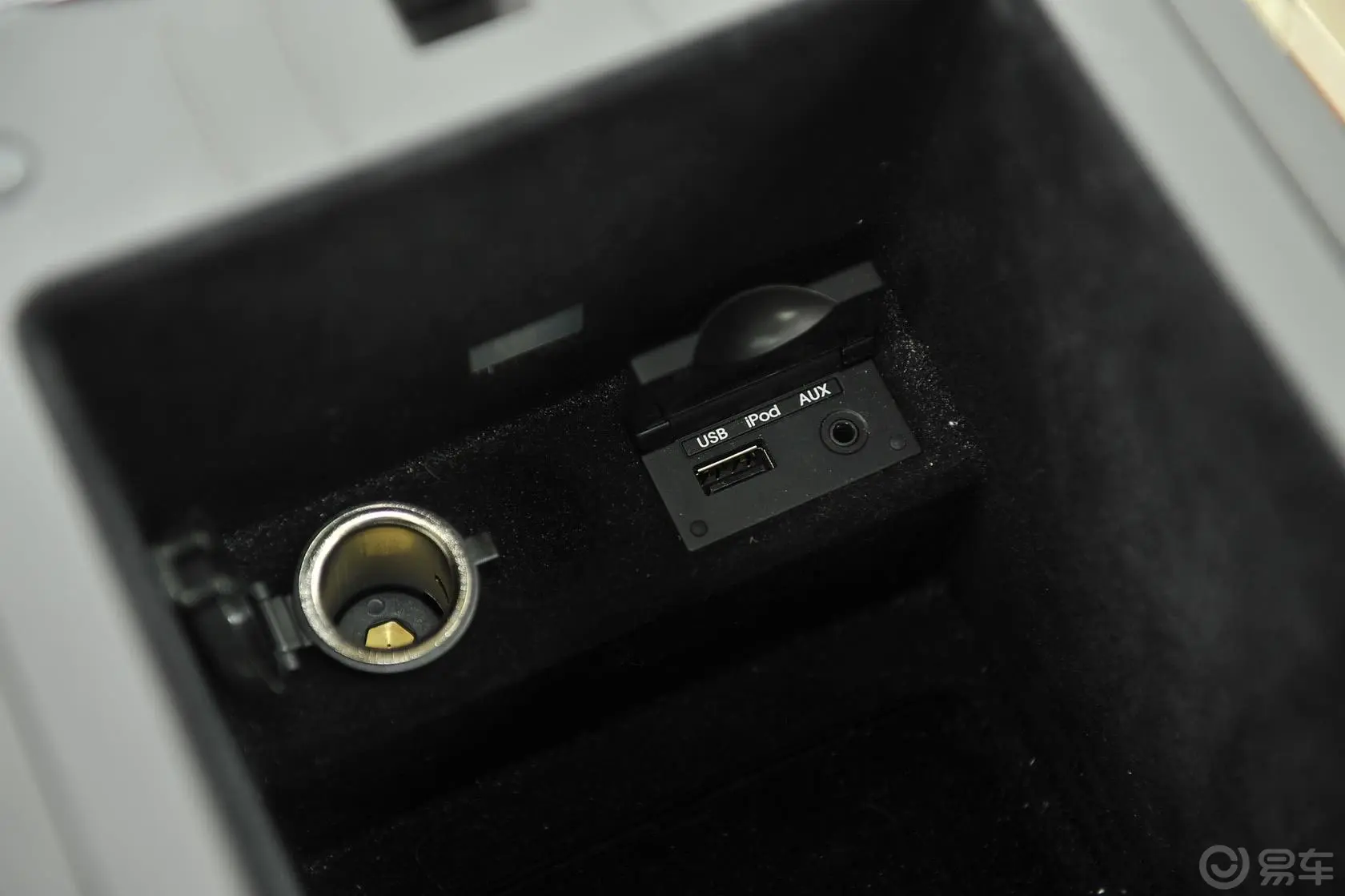 雅科仕3.8L 豪华版USB接口