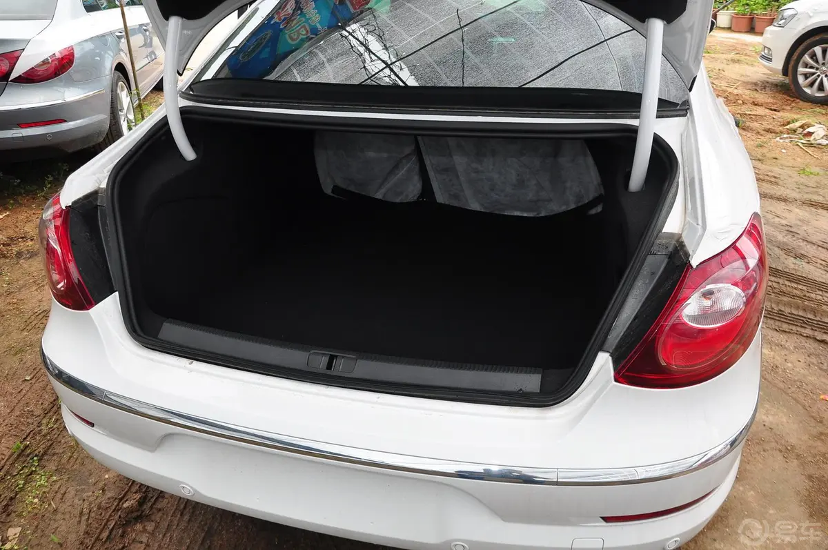 一汽-大众CC3.0 V6 FSI 双离合行李箱空间