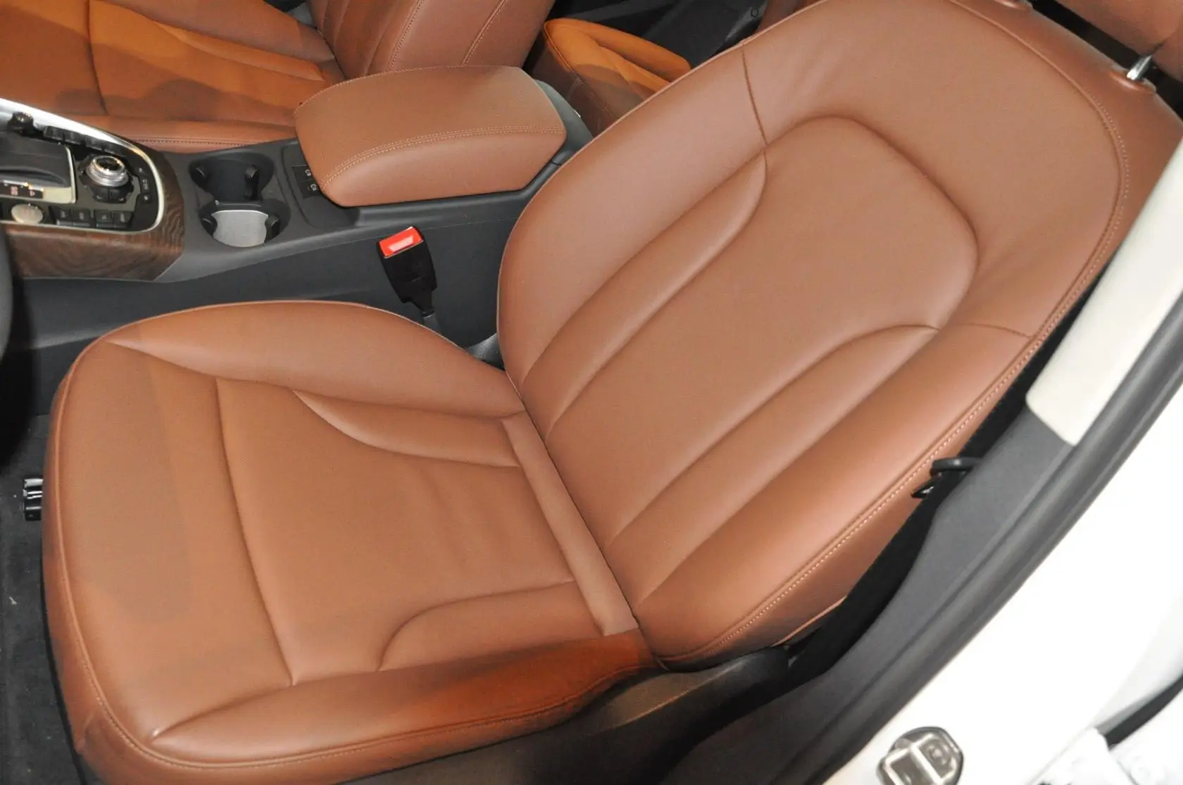 奥迪Q5(进口)2.0 TFSI Hybrid quattro驾驶员座椅
