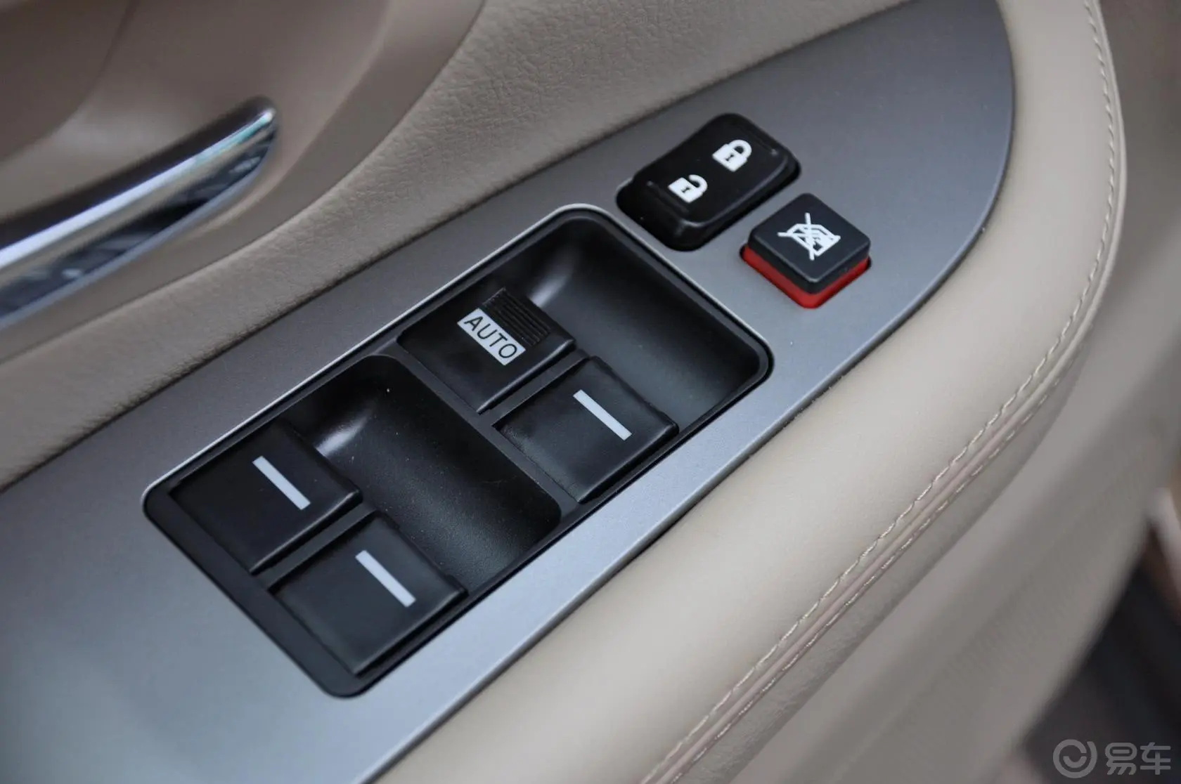 比亚迪S62.0L 手动 尊贵型车窗升降键