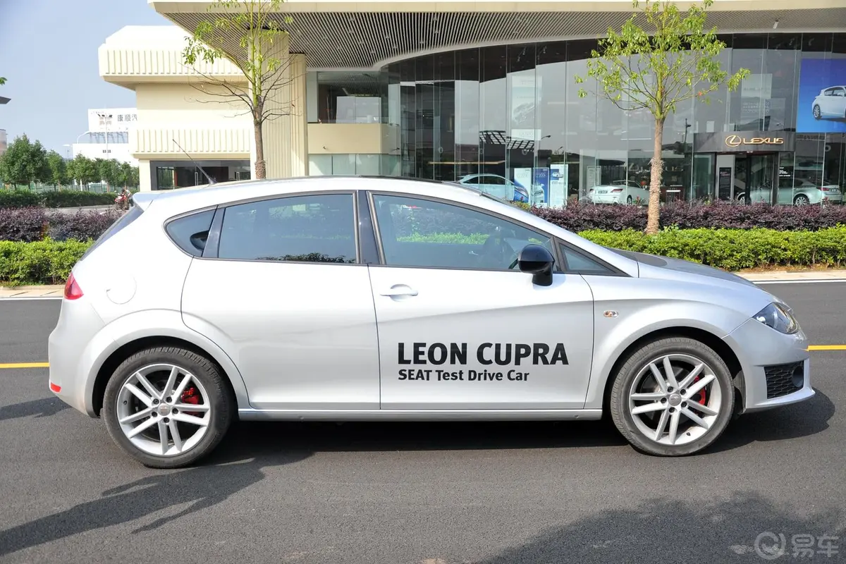 西雅特LEONCUPRA 2.0T 双离合外观