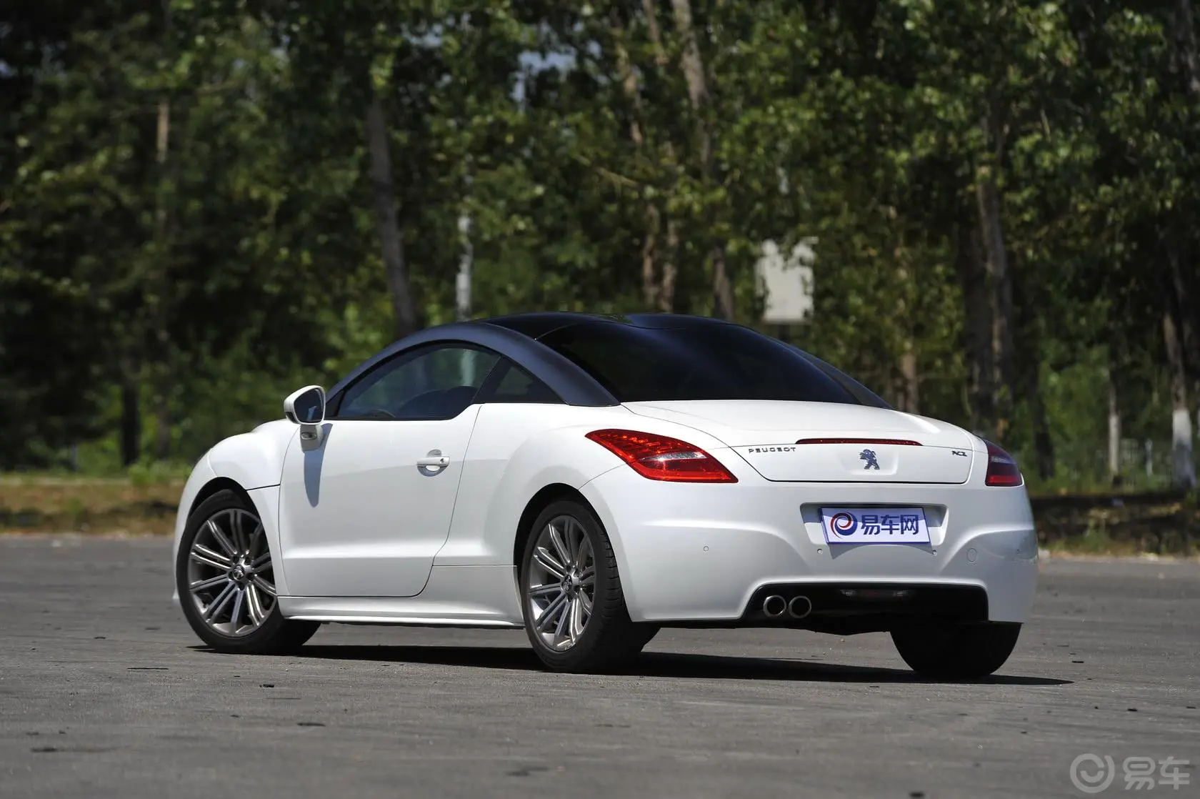 标致RCZ1.6T 自动 豪华运动型侧后45度车头向左水平