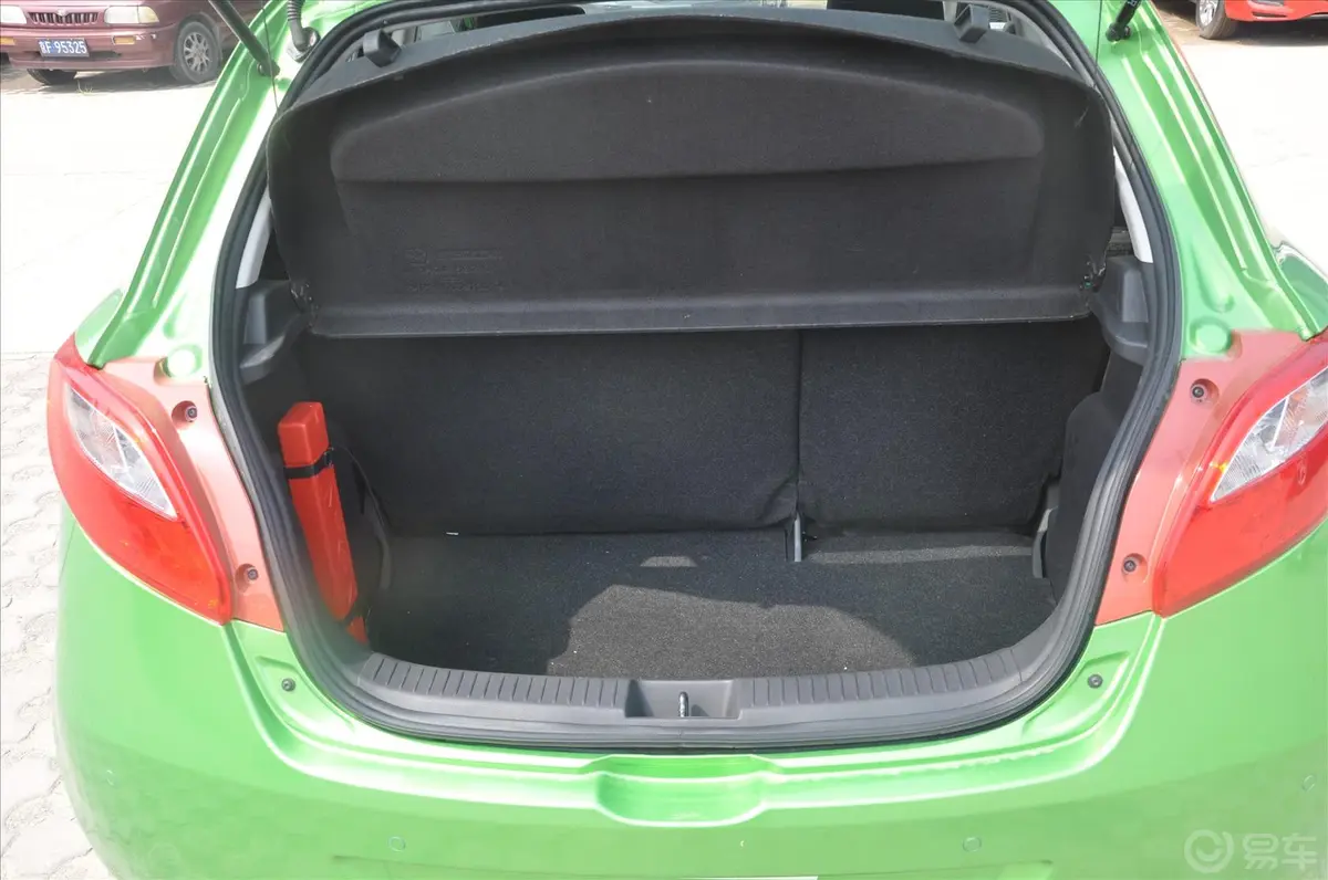 马自达2两厢 1.5L 自动 豪华版行李箱空间